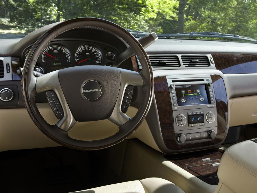  GMC Yukon Denali Hybrid 2009 года  (фото 10 из 17)